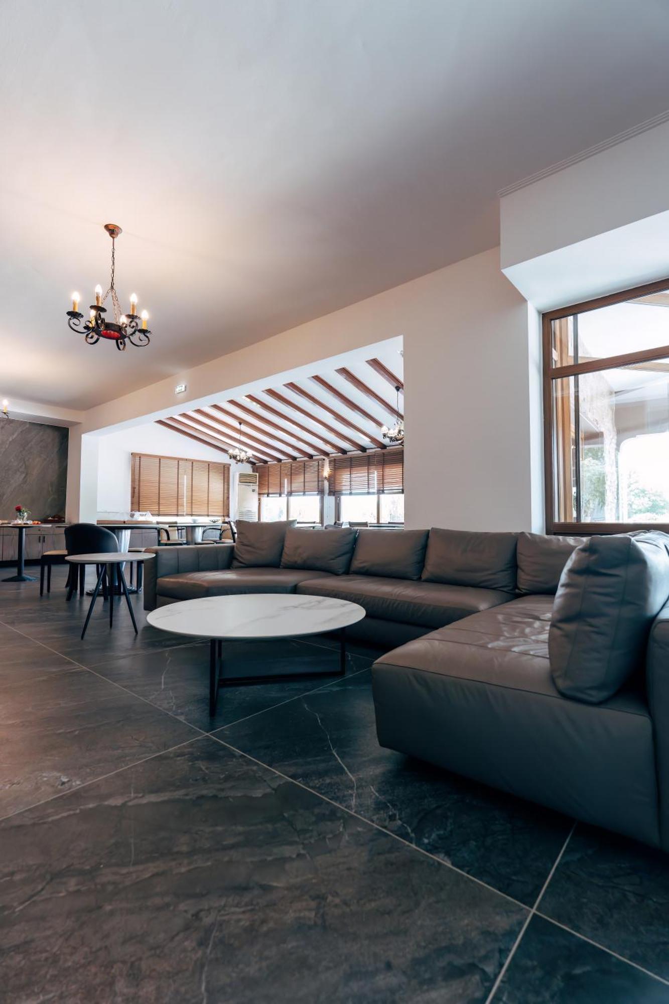 Hotel Agistro Angistron Luaran gambar