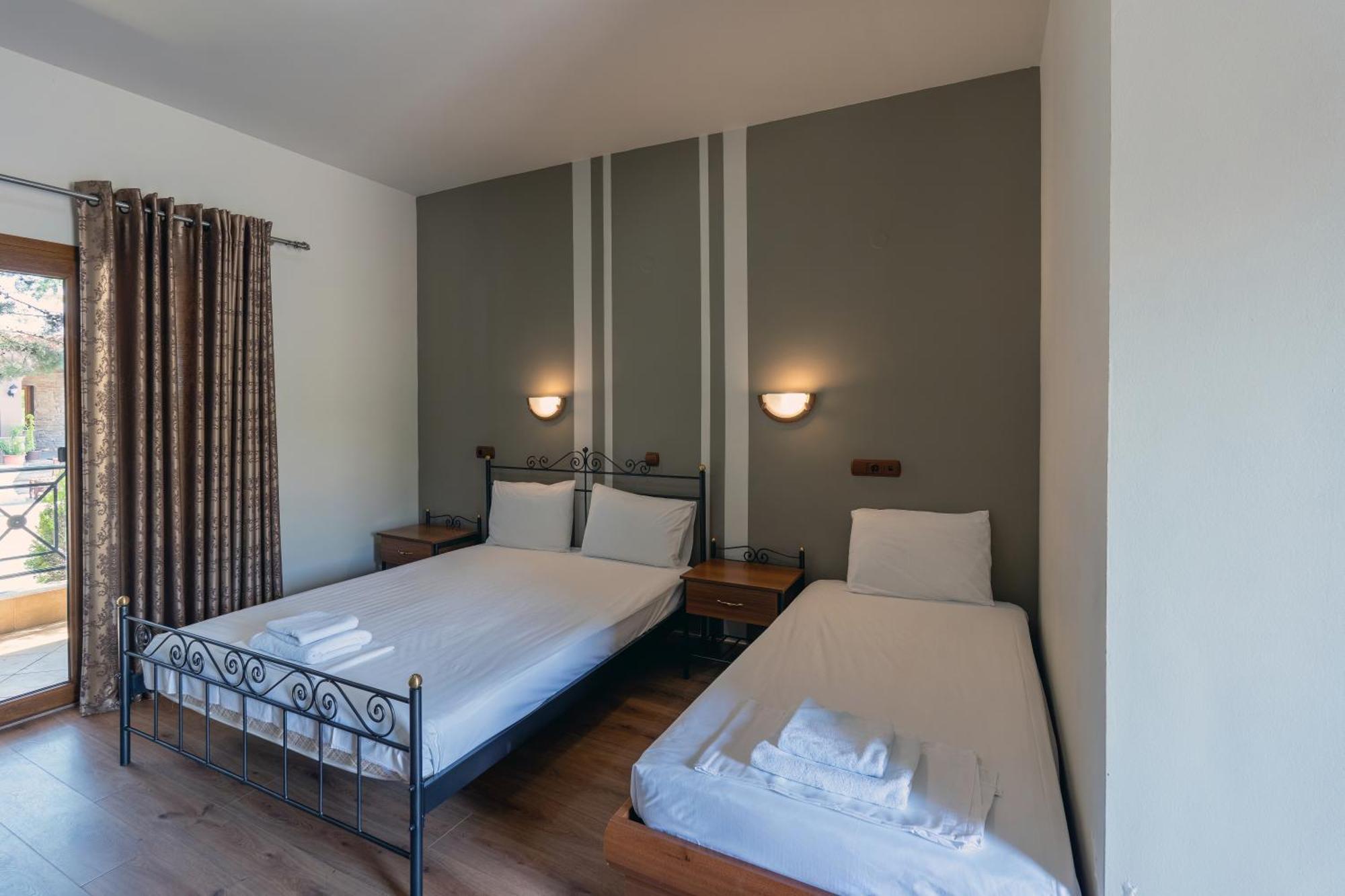 Hotel Agistro Angistron Luaran gambar