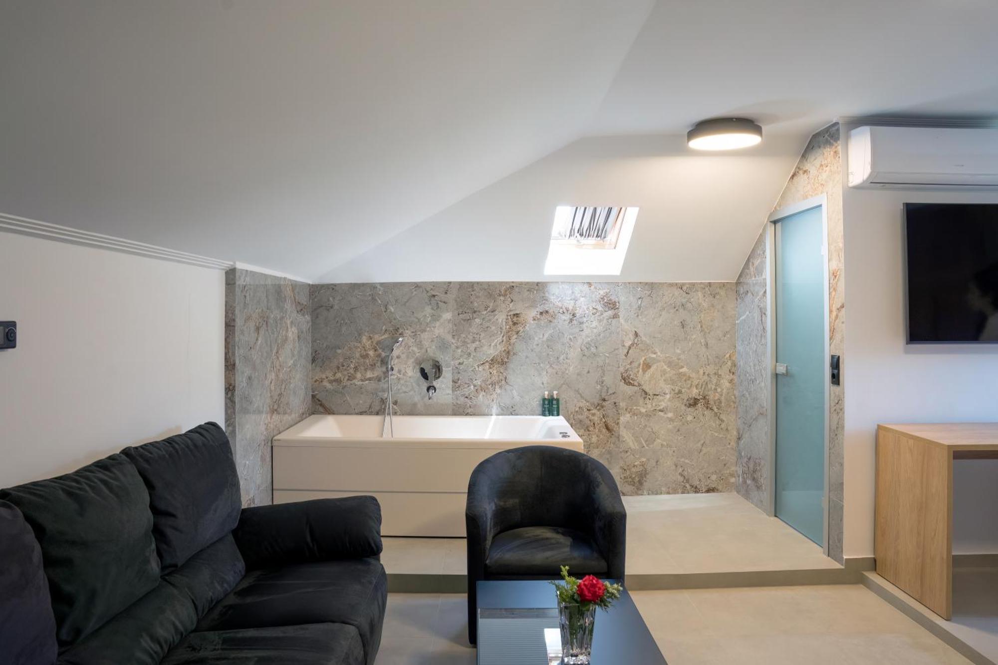 Hotel Agistro Angistron Luaran gambar