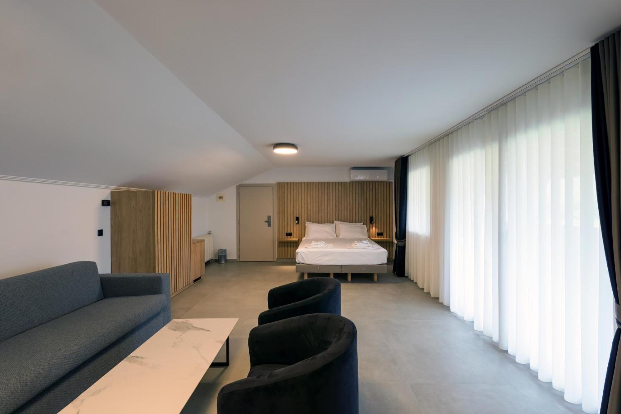 Hotel Agistro Angistron Luaran gambar