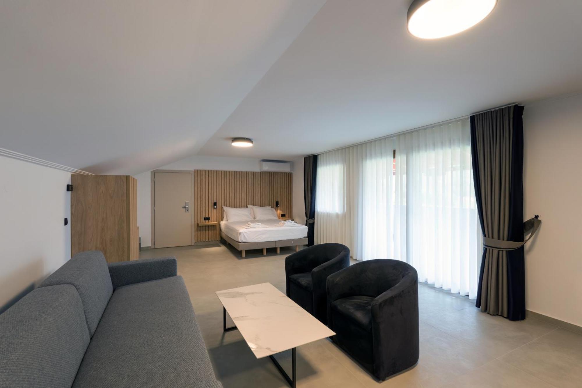 Hotel Agistro Angistron Luaran gambar