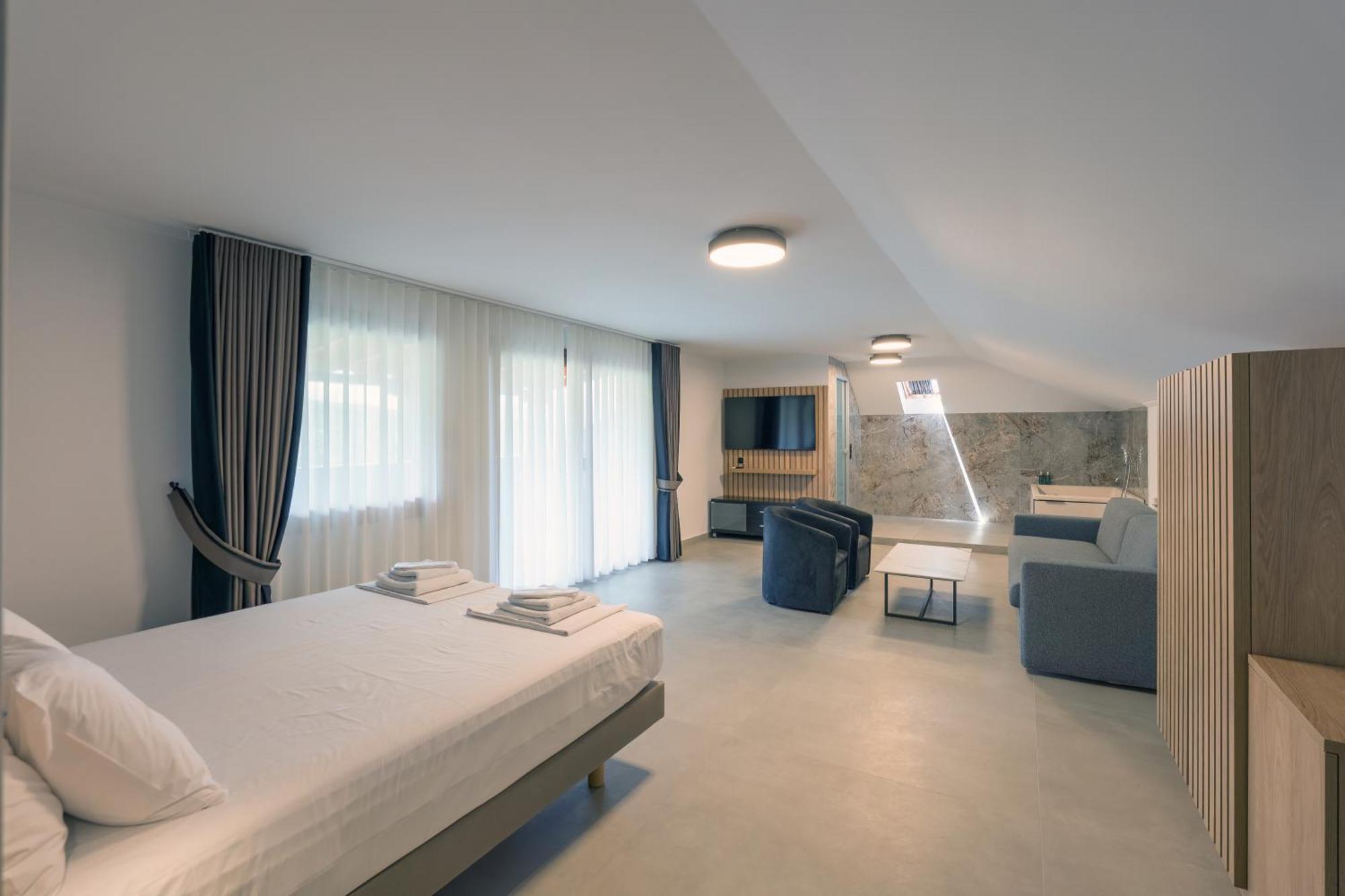 Hotel Agistro Angistron Luaran gambar