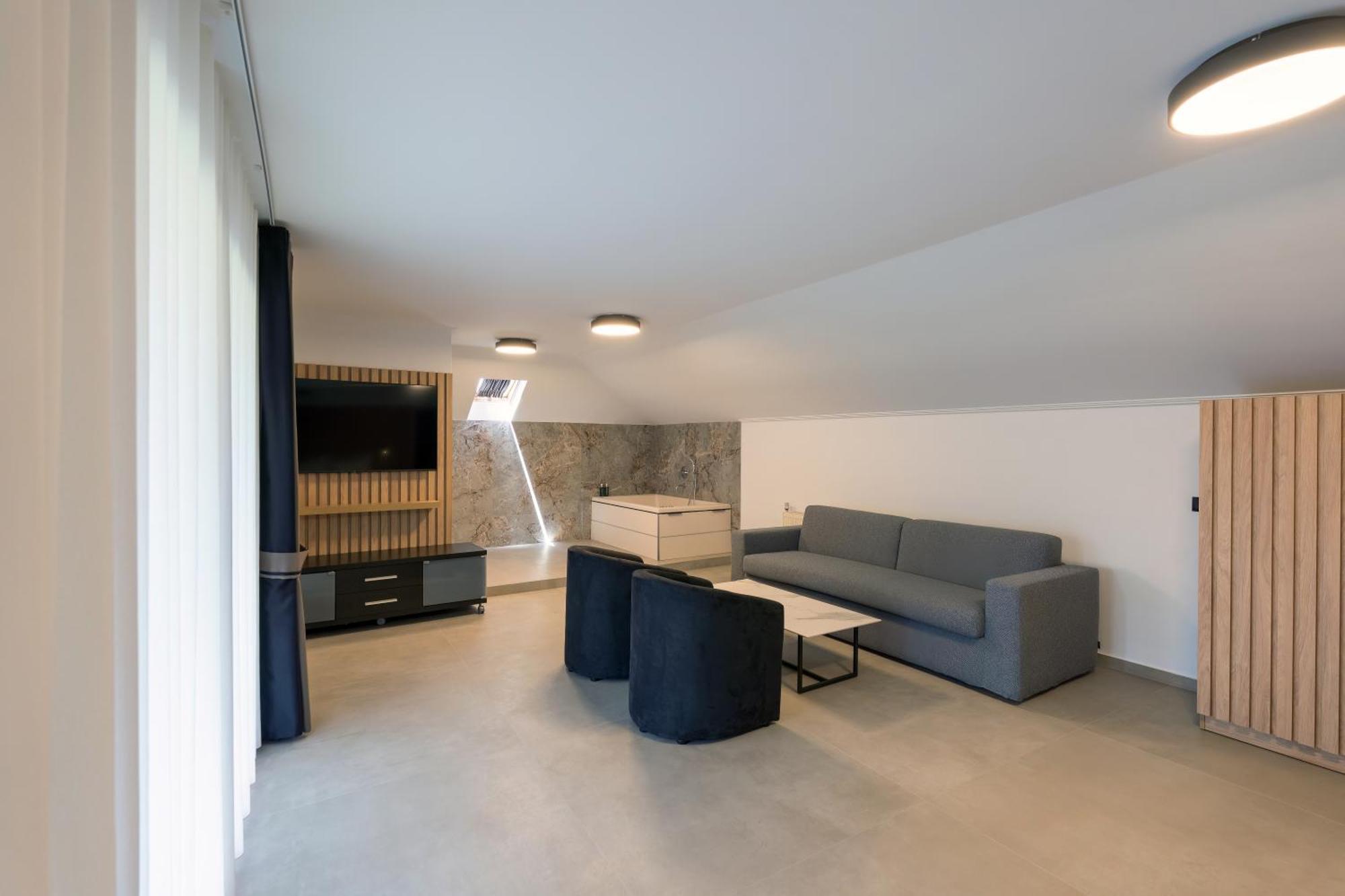 Hotel Agistro Angistron Luaran gambar